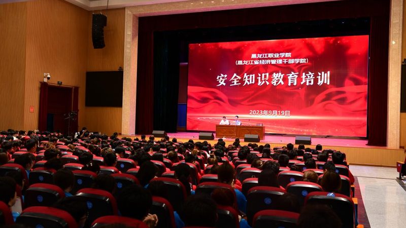 首先，我们需要关注硬件设施。一个优秀的编程培训机构应该具备以下硬件设施：